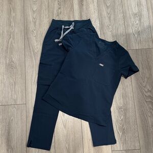 FIGS dark harbour Scrub Top and Pants Set